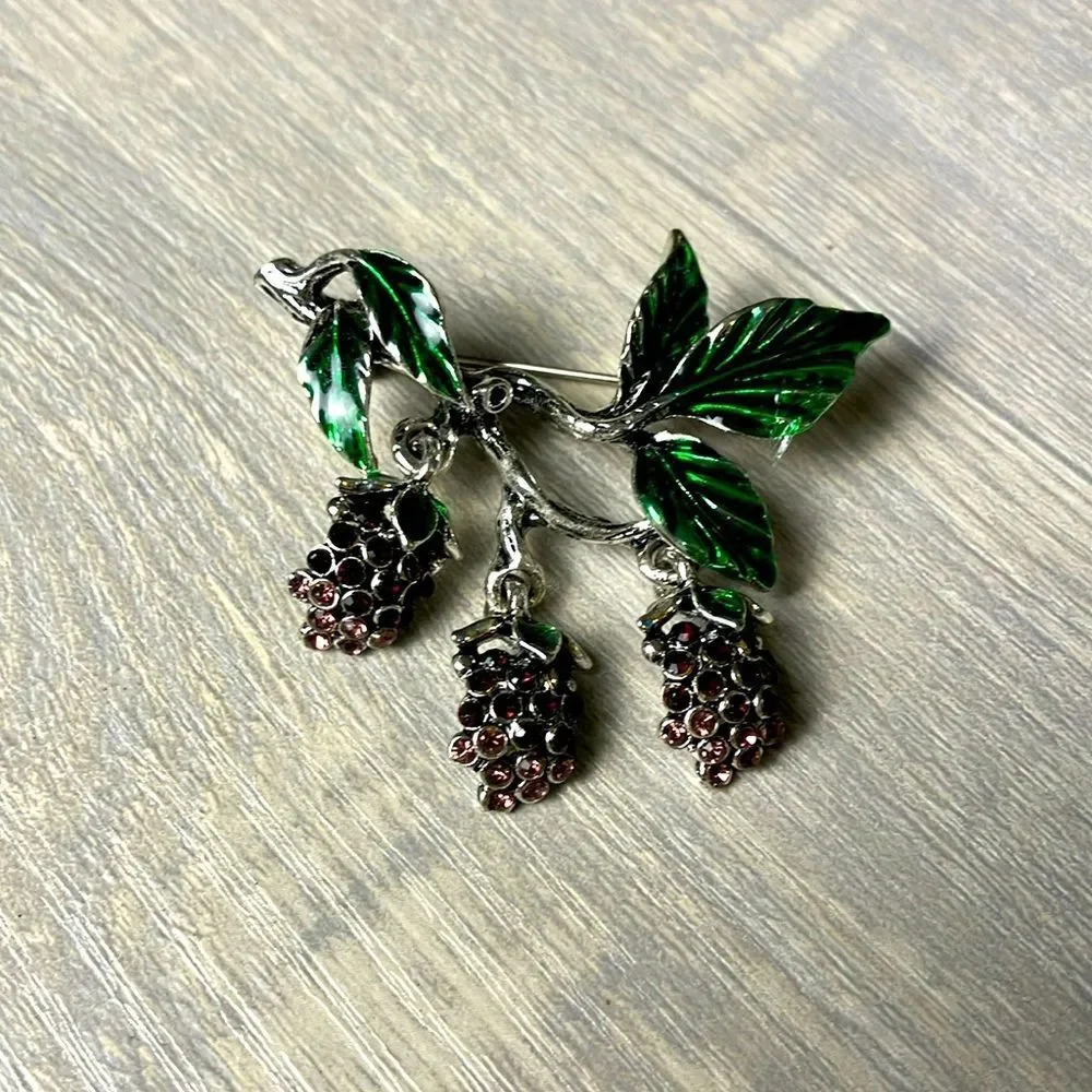 Grapevine costume brooch